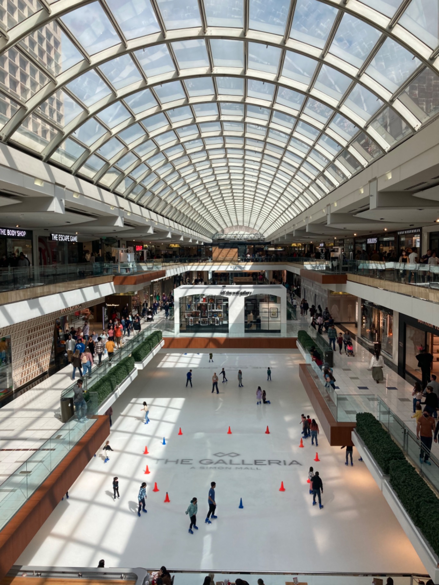 Ice skating rink at Galleria Mall in Houston Texas - Picture of