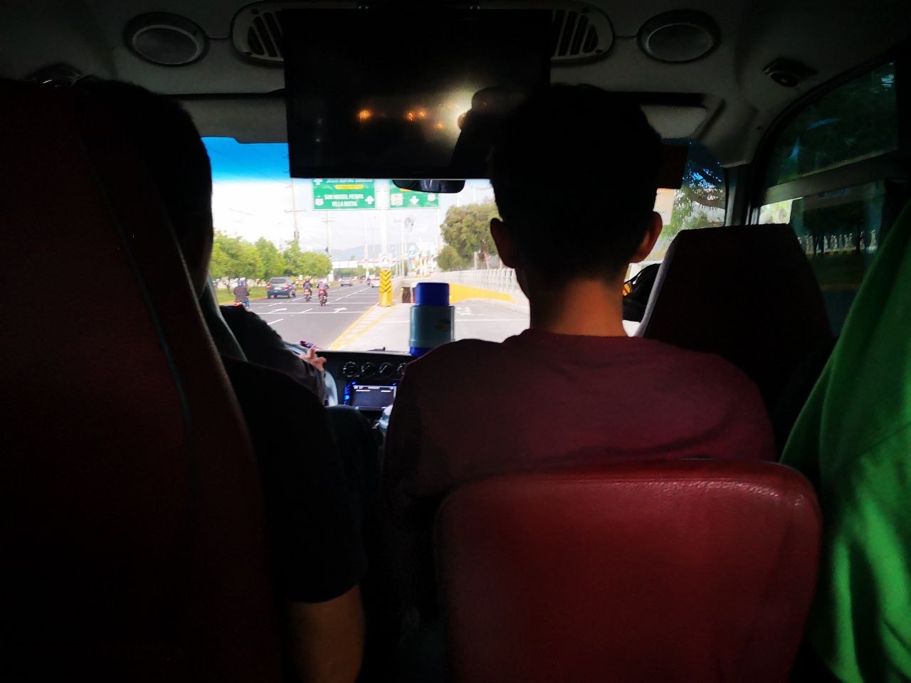 Driving in the City/Viajando por la Ciudad 