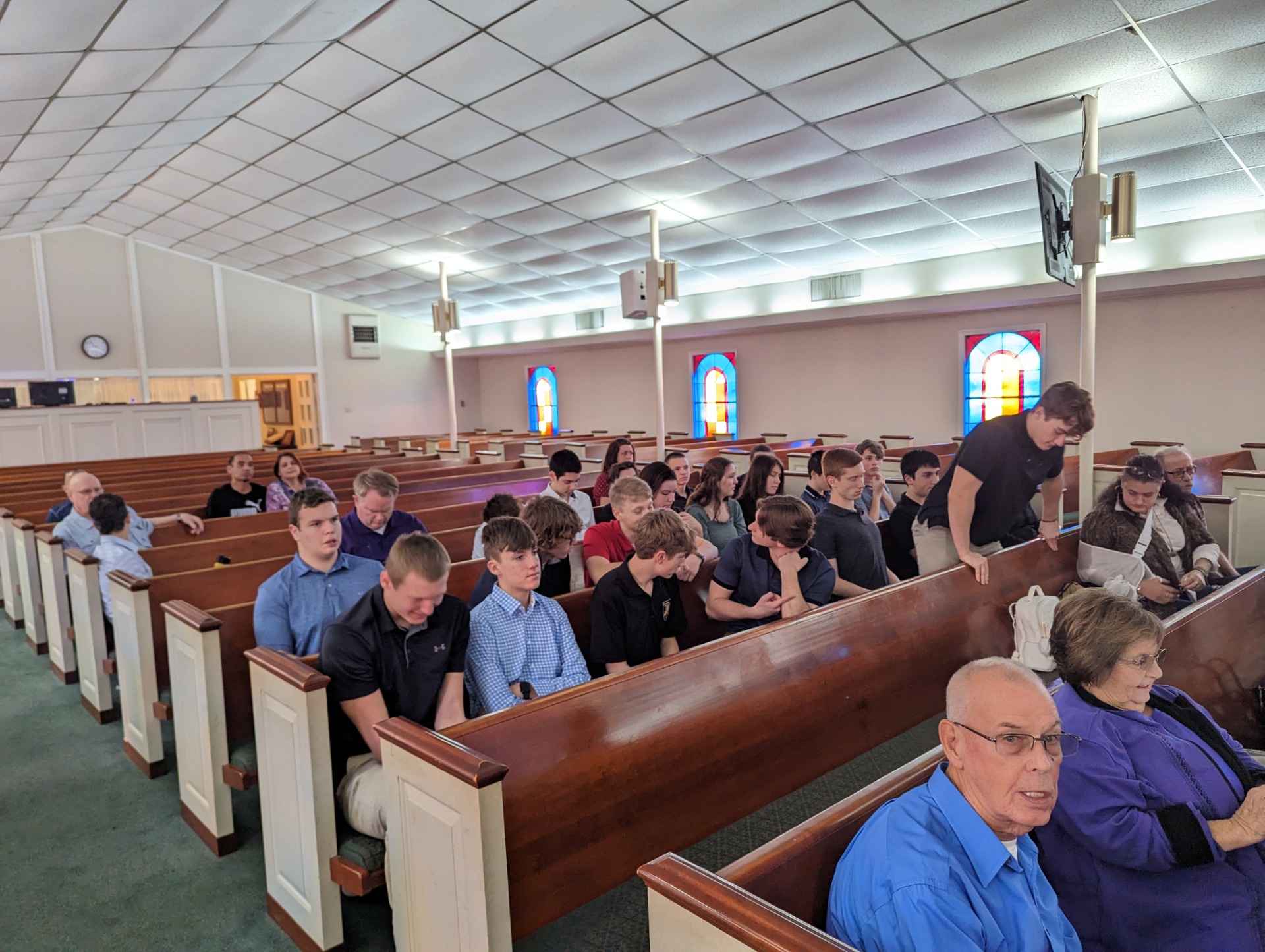 Worship at Uvalde Baptist Church 