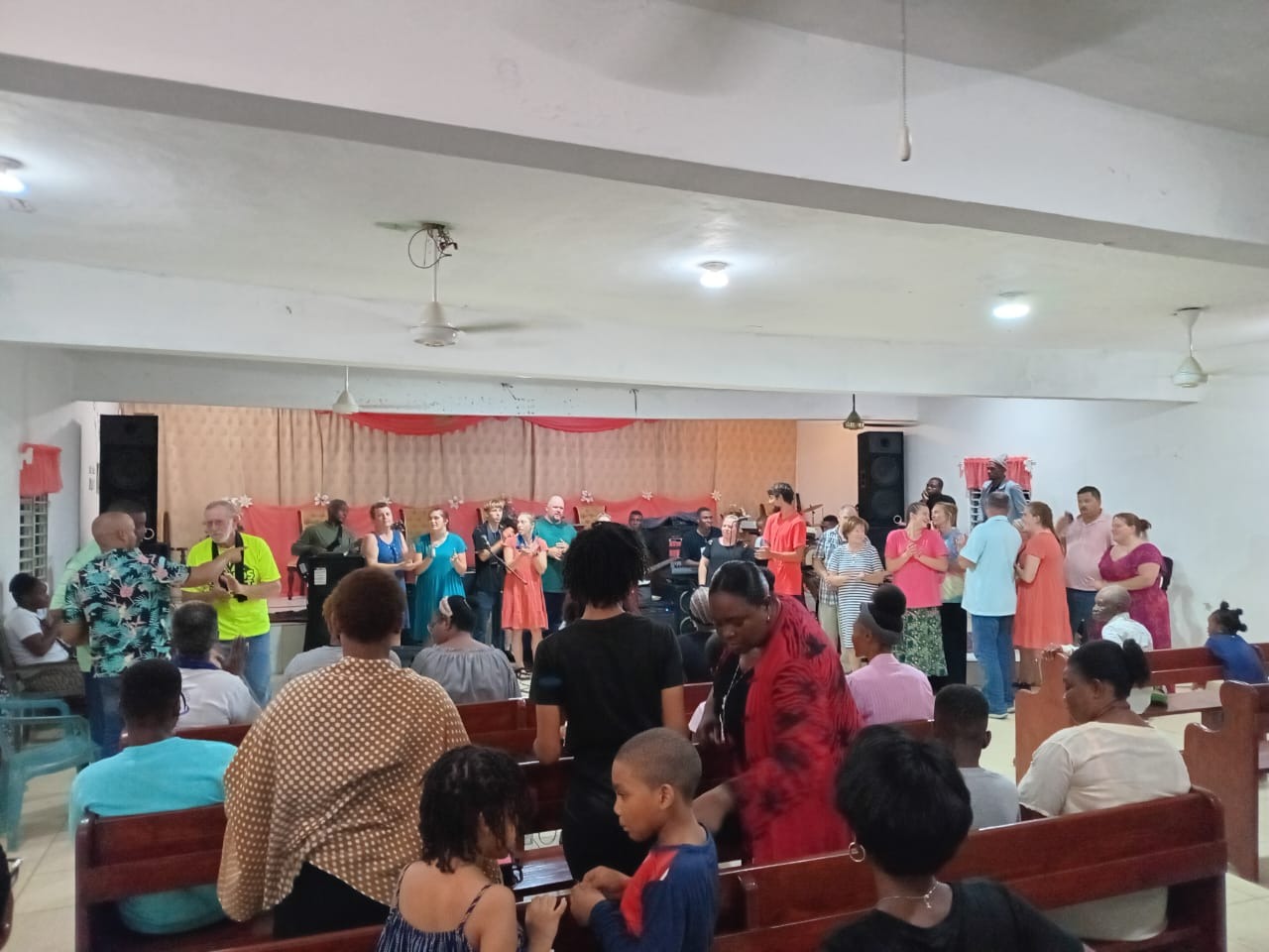 Final Worship Service in the Batey de Palo Bonito Community