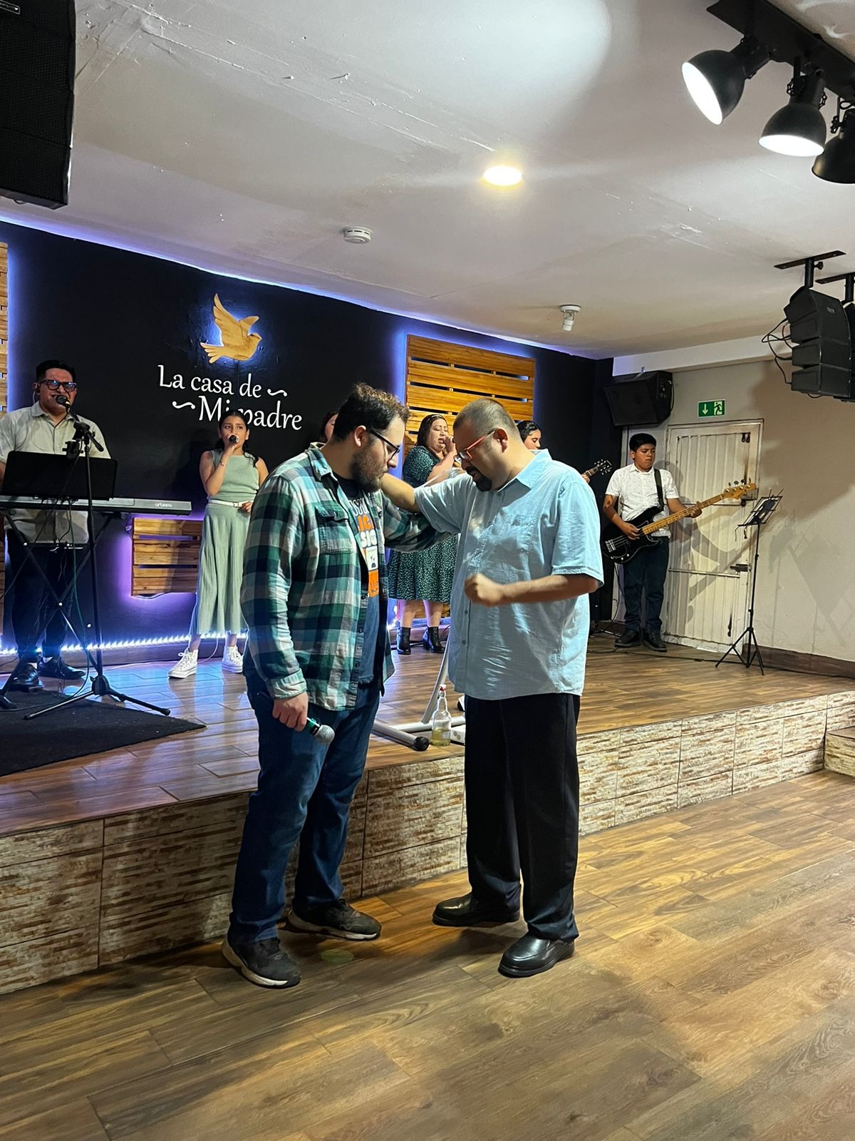 Service at El Buen Pastor Church
