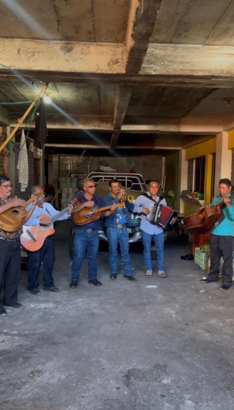 A mariachi band! 