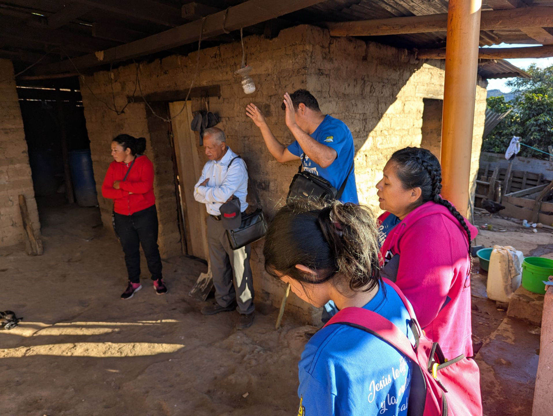 Evangelism and Food Distribution / Evangelismo y Distribución de comida