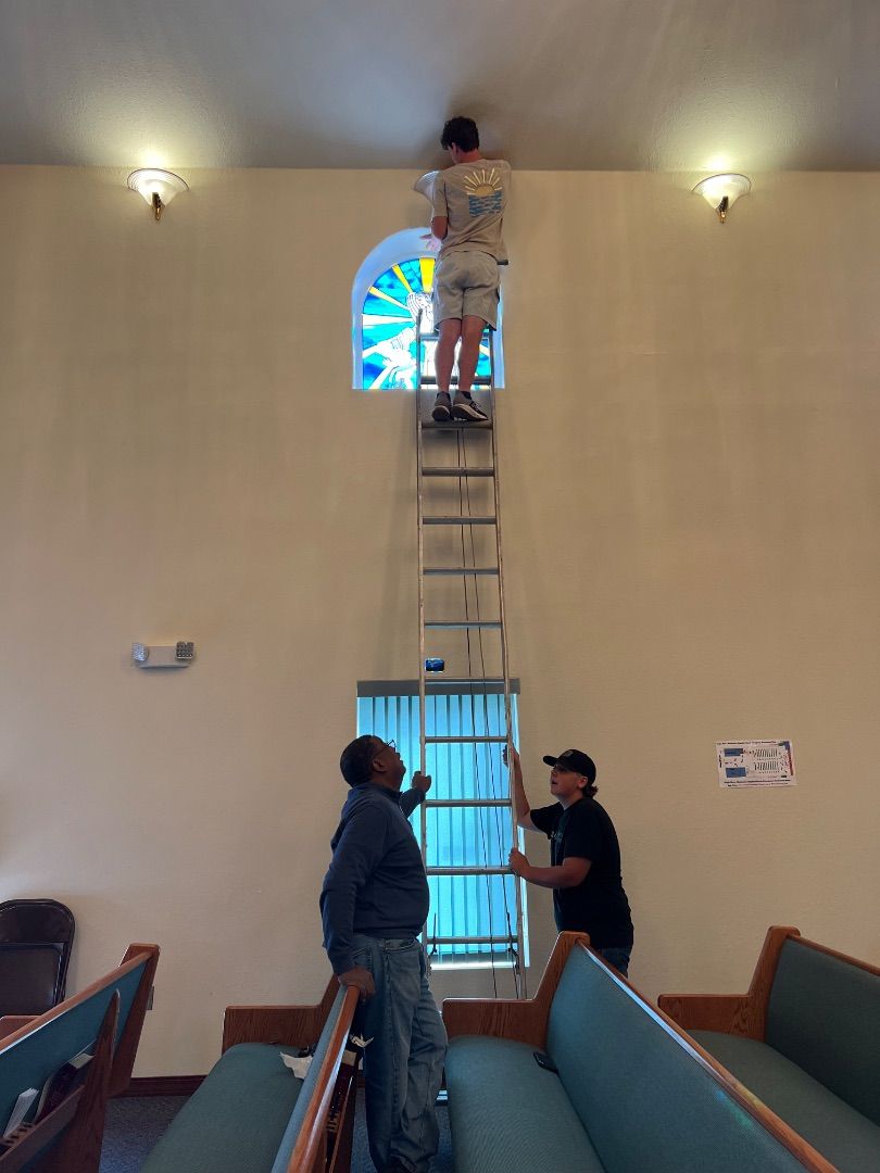 Many hands make light of work